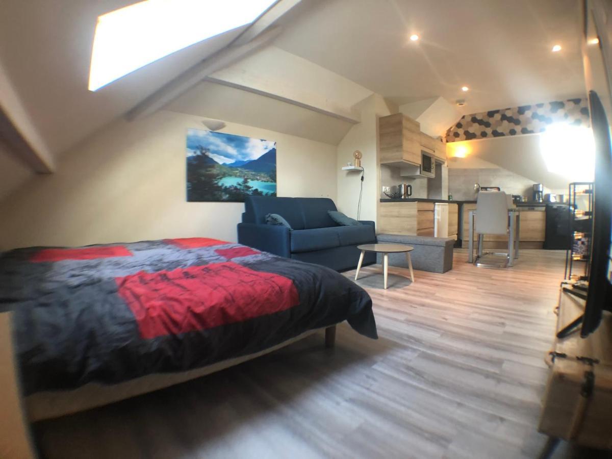 Au Bord Du Lac D'Annecy, Logement Type Loft, Dans Residence Avec Plage Et Ponton Privee Duingt Exterior foto
